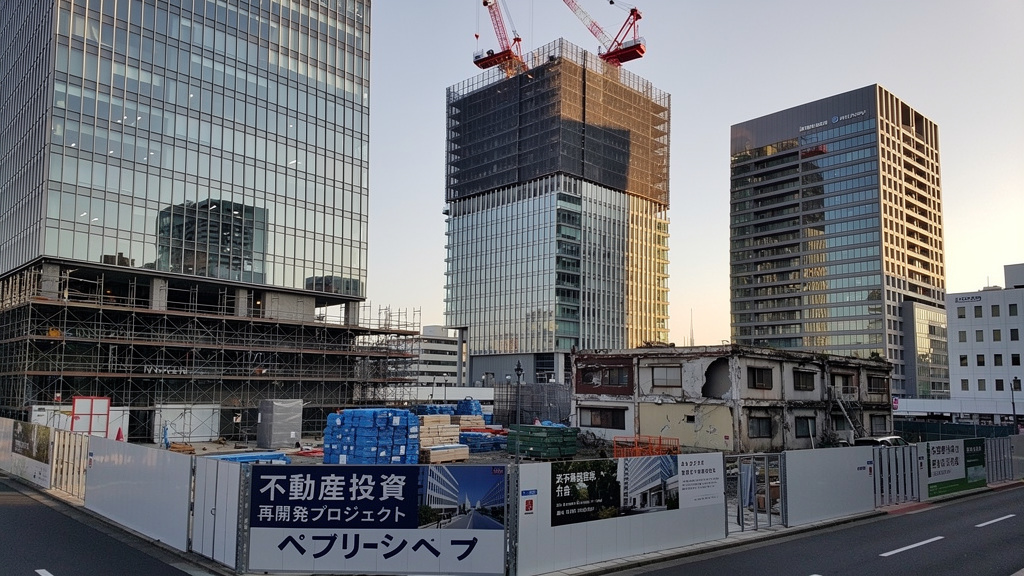 再開発されていく街のイラスト